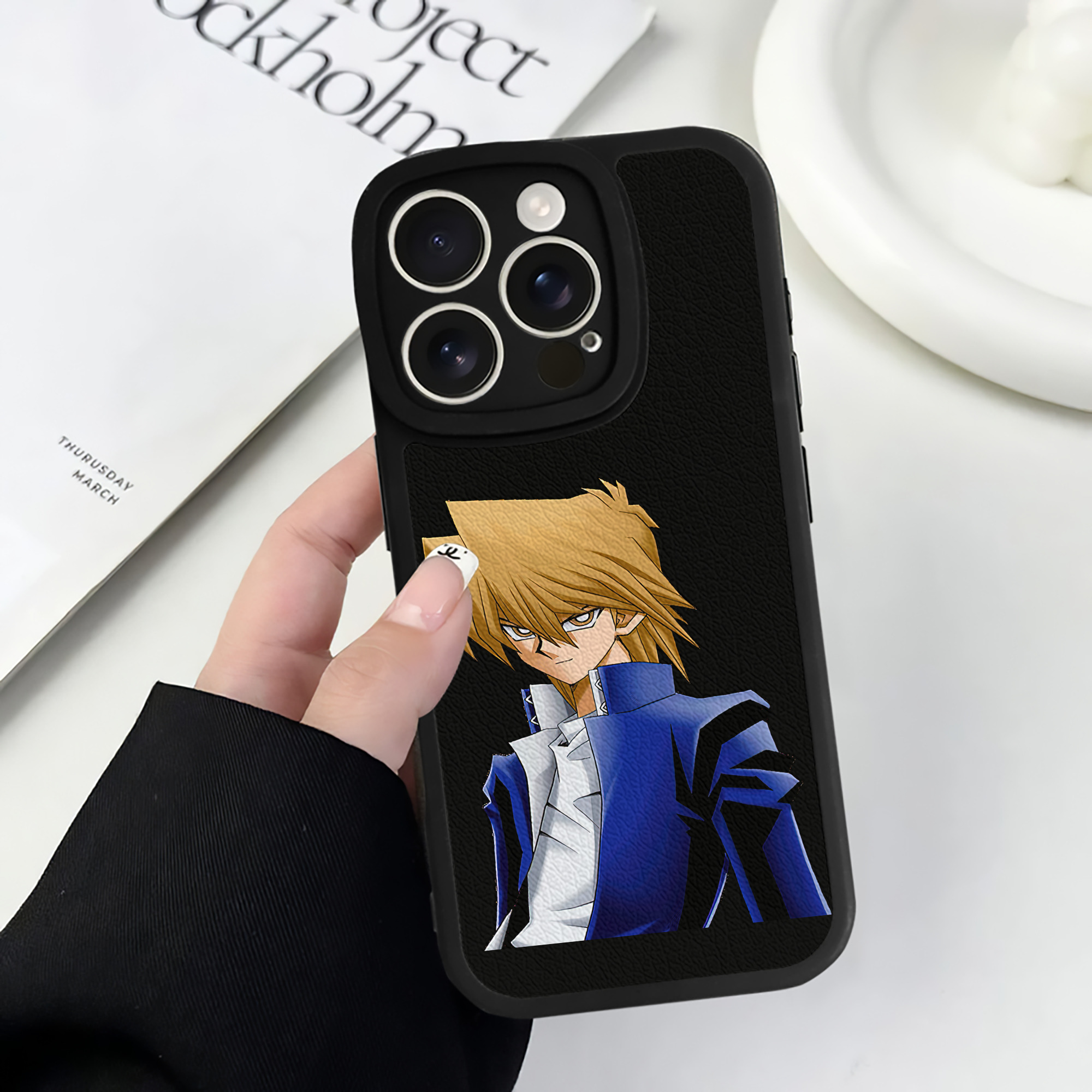 遊☆戯☆王 Yu-Gi-Oh! 【iPhone 16シリーズ対応】シリコンスマホケース（レザー調） 材質：シリコン